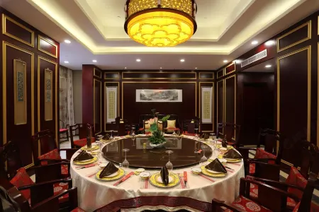 Jinyang International Hotel Отели рядом с достопримечательностью «Xilaisi»