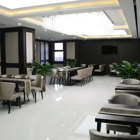 GreenTree Inn Business Hotel