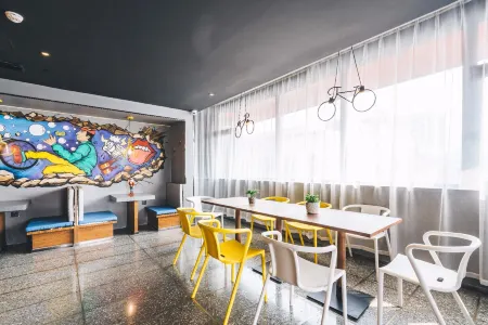 Wanxin R Hotel, Ocean Mall,   Exhibition Center, Tangshan City Отели рядом с достопримечательностью «Tangshan Museum»