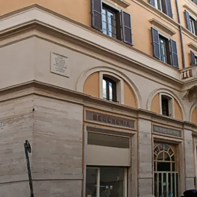 納沃納蒙格非瑞客房旅館 鄰近加富爾廣場（Piazza Cavour）的酒店