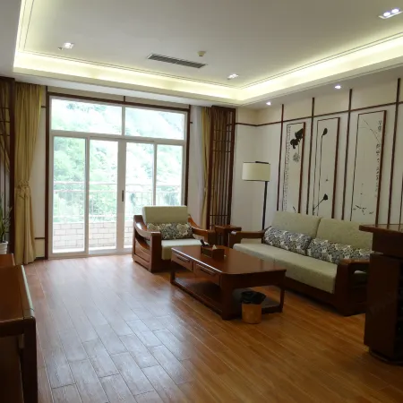 Jingda Riverside Hot Spring Hotel