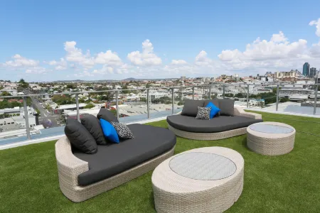 Alex Perry Hotel & Apartments Отели рядом с достопримечательностью «Cloudland»