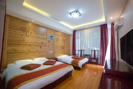 Moon Moon Bay Hotel (Tourism Passenger Transport Center Baoguosi Station)