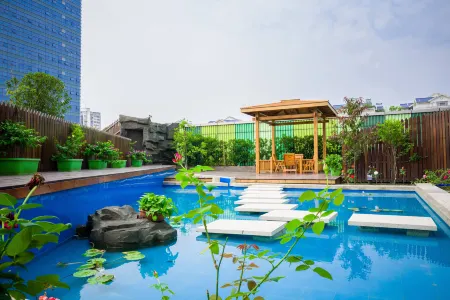 Imperial Hotel Отели рядом с достопримечательностью «China Yibin Yangtze River Landmark Square»