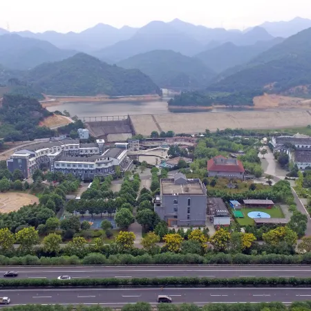 Qinshuiwan Holiday Hotel (Ninghai Wujia Manor)