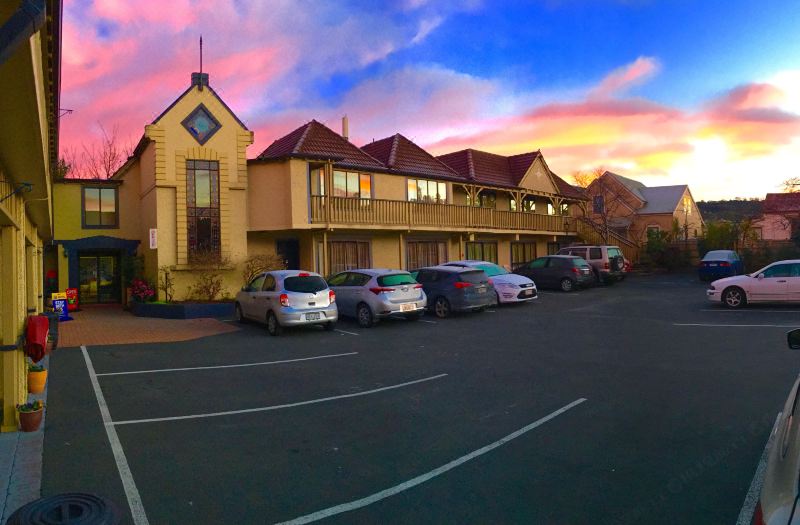 Cable Court Motel