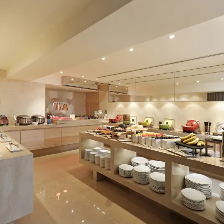 Hotel Cozzi Minsheng Taipei Отели рядом с достопримечательностью «Храм Hsing Tien»