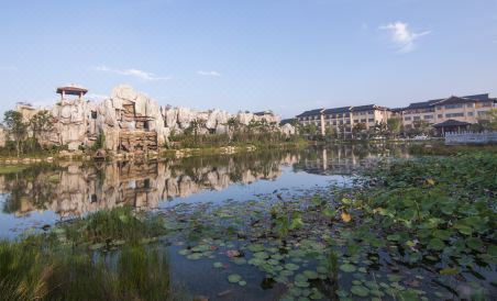 Swan Lake Resort Hot Spring Jiangba - Housity