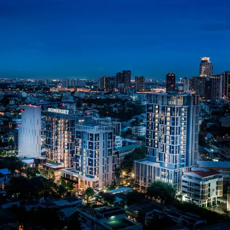Somerset Ekamai Bangkok Отели рядом с достопримечательностью «Станция надземного метро Ekkamai»