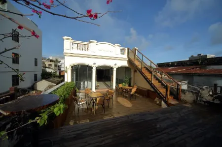 Jianwai Boutique Hostel (Haikou Qilou Old Street) Отели рядом с достопримечательностью «Hainan Institute of Science & Technology»