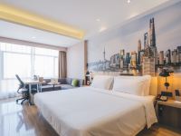 上海国际旅游度假区秀沿路亚朵酒店 - 几木大床房