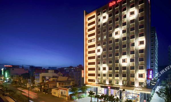 Ibis Saigon Airport