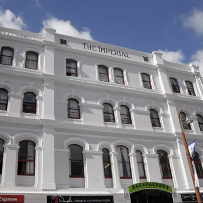 Backpackers Imperial Hotel Các khách sạn gần Vịnh Sullivans