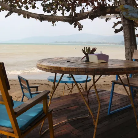Think & Retro Cafe Lipa Noi Samui Отели рядом с достопримечательностью «Пляж Никки-бич»