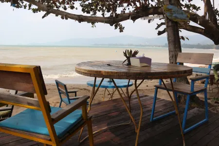 Think & Retro Cafe Lipa Noi Samui Отели рядом с достопримечательностью «Пляж Липа Ной»