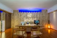 She & He International Apartment (Shenzhen Luohu Theater Mixc)