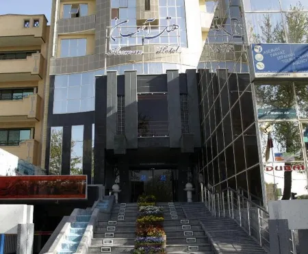 Aseman Hotel Отели рядом с достопримечательностью «Хашт-бехешт»