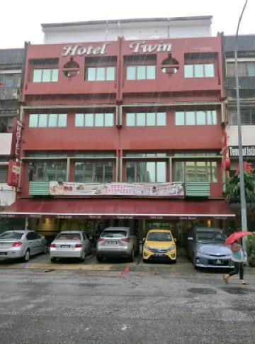 Twin Hotel Hotels near Cybernetics International College Of Technology