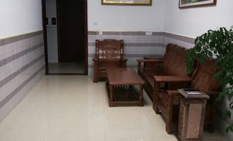 Huachen Business Hotel