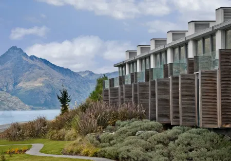 Swiss-Belsuites Pounamu Queenstown Отели рядом с достопримечательностью «St Peter's Anglican Church»