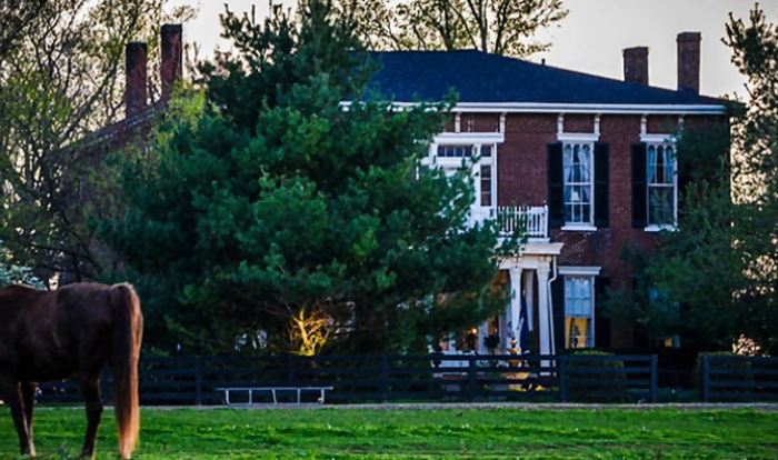 1851 Historic Maple Hill Manor B&B