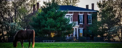 1851 Historic Maple Hill Manor B&B Hotels in Springfield