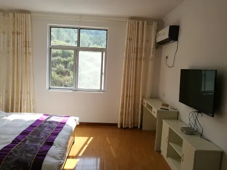 Dabie Mountain Ziyunyuan Inn Отели рядом с достопримечательностью «Dabie Mountain Main Peak (Baima Main Peak)»