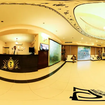 Hotel Crown Inn Hotels near National Museum Of Pakistan