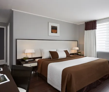 Astoria Plaza Отели рядом с достопримечательностью «Метроуолк»