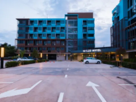 S.22 Hotel Suratthani Hotels near Banchongsub Surat Thani Company Limited