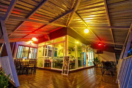 Happy Room - Airport Chiangrai Отели рядом с достопримечательностью «Ramkhamhaeng University Chiang Rai Campus in Honour of Honour of His Majesty the King»