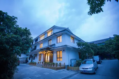 Ci Hu Ju Art Hotel