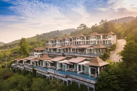 安達奇瑞泳池別墅全海景度假村