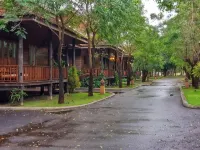 Karina Resort Chiang Mai Hoteles en San Kamphaeng