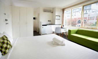 City Edge East Melbourne Apartment Hotel