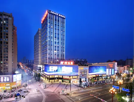 Lavande Hotel Changde Happy Mall  Railway Station Store Отели рядом с достопримечательностью «Changde Shiqiang Park»