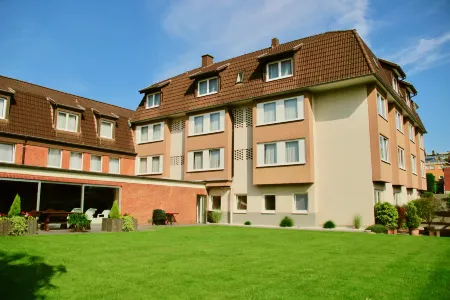 Landhotel Fettehenne Отели в г. Леверкузен