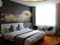 大连名传世纪酷贝拉主题酒店 - 豪华主题大床房