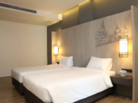 Miracle Suvarnabhumi Airport Hotels near Wat King Kaeo