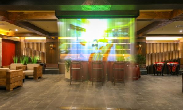 Shangri-La 5th Meteorite Light Year Hotel (Dukezong Ancient City Shop)