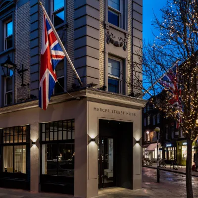 Radisson Blu Hotel, London Mercer Street Hotels near Queen's Theatre