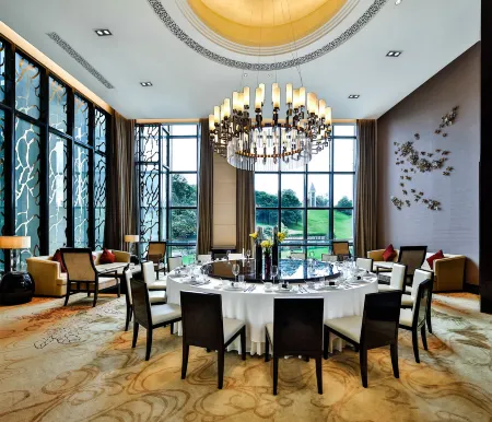 Crowne Plaza Chengdu Panda Garden Отели рядом с достопримечательностью «Swan Lake»