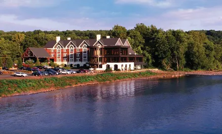 Lambertville Station Inn Отели рядом с достопримечательностью «Parry Mansion»
