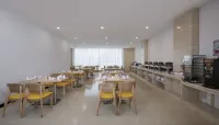 Vienna Hotel (Qingyuan Yangshan) - parking