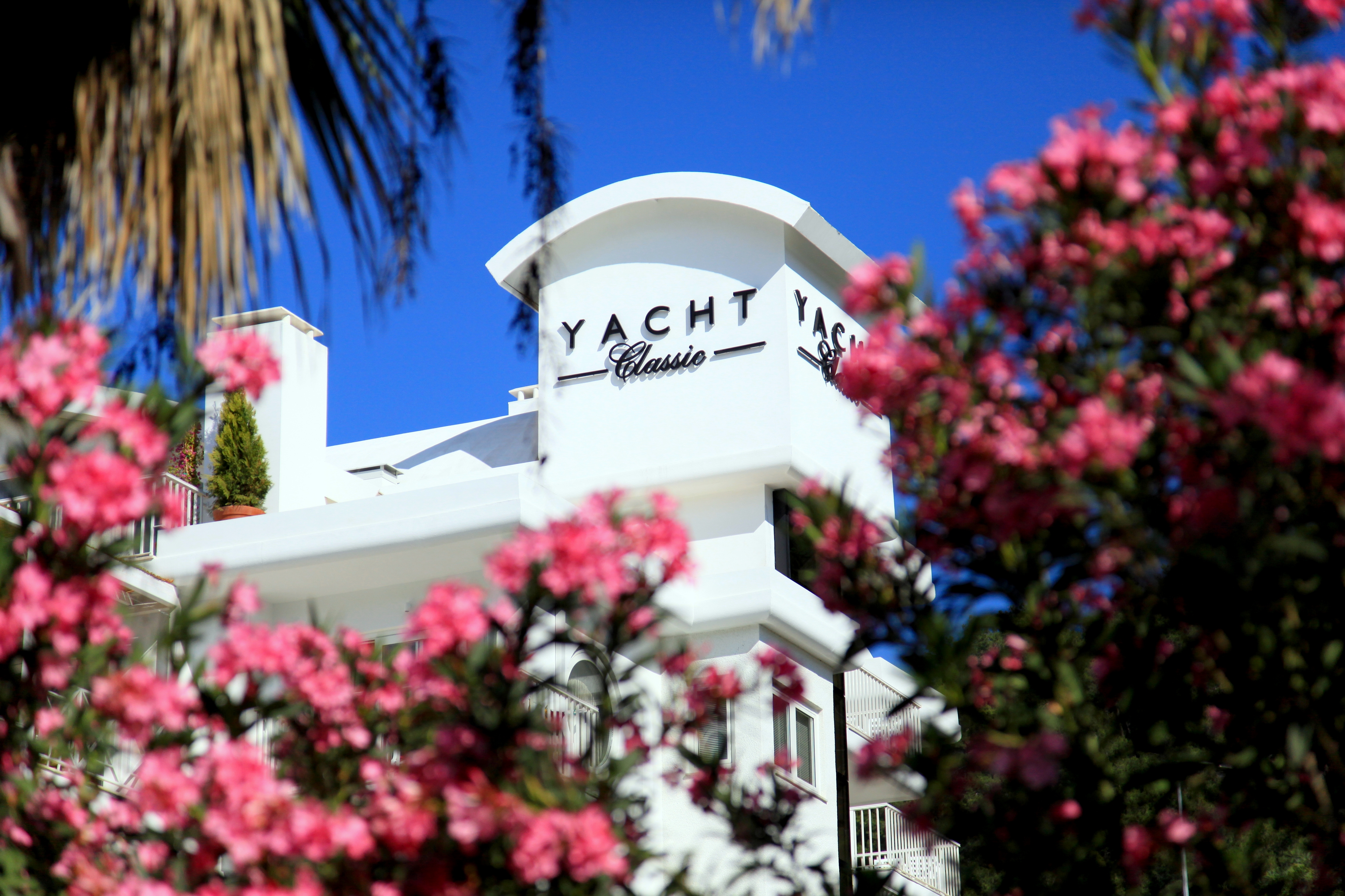 Yacht Classic Hotel- Boutique Class