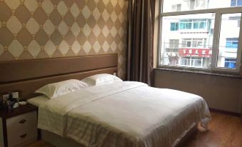 Liaoyuan Yijia Fashion Hotel