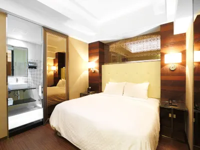 Royal Group Hotel Ho Yi Branch Hotell i Dashu District