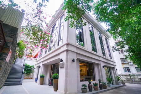 Shuiwanyuan Hotel (Zhuhai Qinglv South Road) Отели рядом с достопримечательностью «Hong Kong-Zhuhai-Macao Bridge Tour»