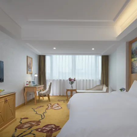 Vienna Hotel (Zhaoqing Sihui Center Yubo City)