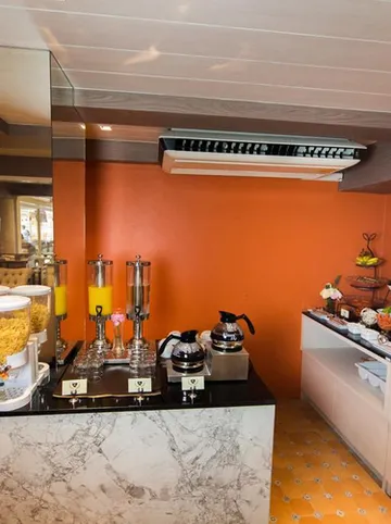 รูปภาพของไวโอเล็ต ทาวเวอร์ แอท ข้าวสารพาเลซ